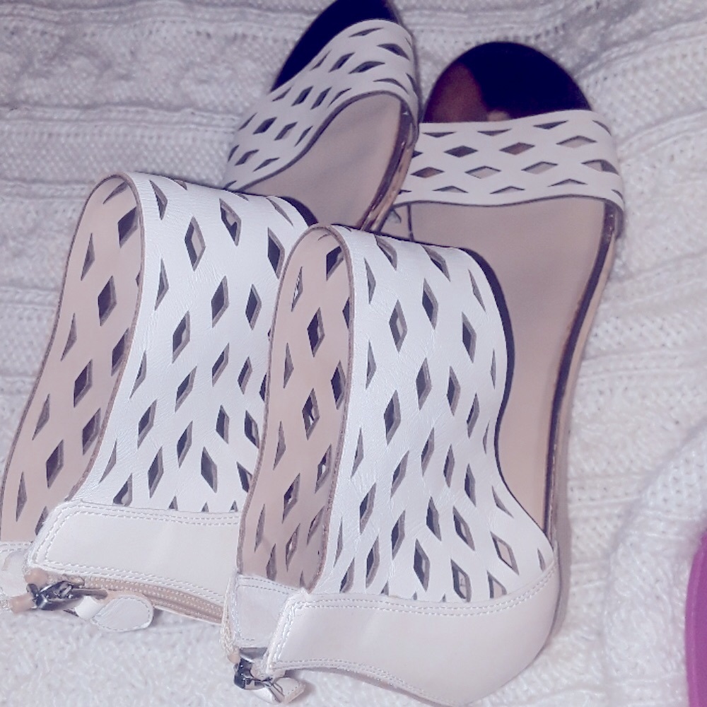 FRANCO SARTO SANDALS  WITH GOLD INLAYS SIZE 9